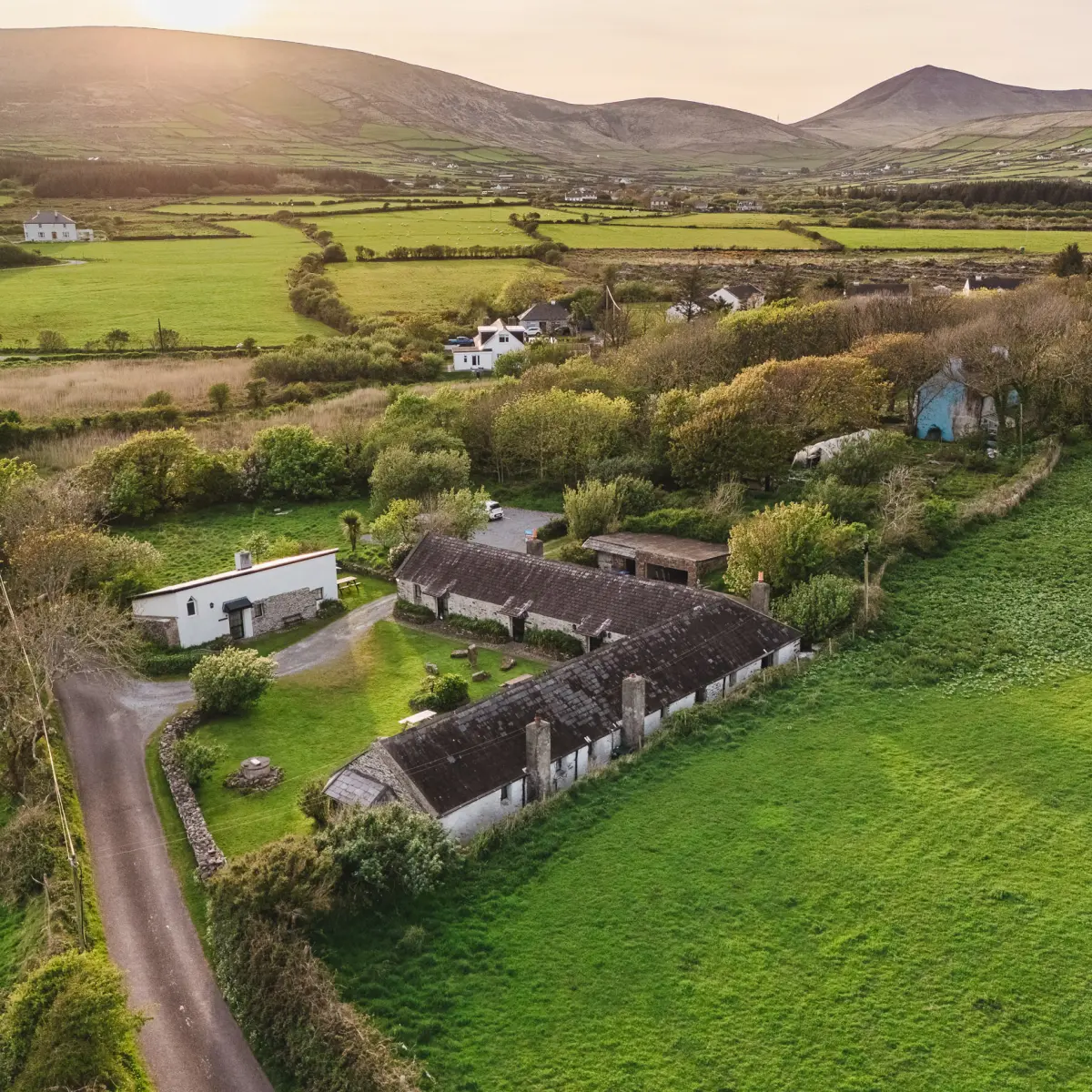 Ventry Farm Cottages. Book the entire property for weddings, yoga retreats or familiy holidays. Dingle Peninsula, Ventry Beach.